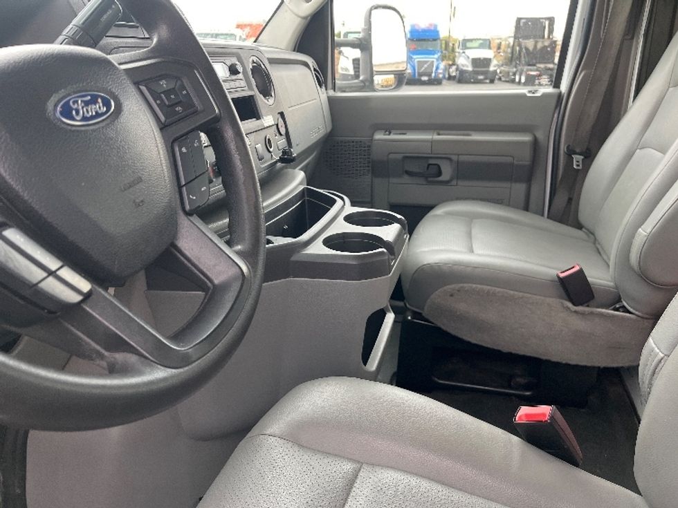 Light Duty Box Truck-Light and Medium Duty Trucks-Ford-2022-E350-Fresno-CA-79,345\n\t\tmiles-$ 32,250 - Image 17