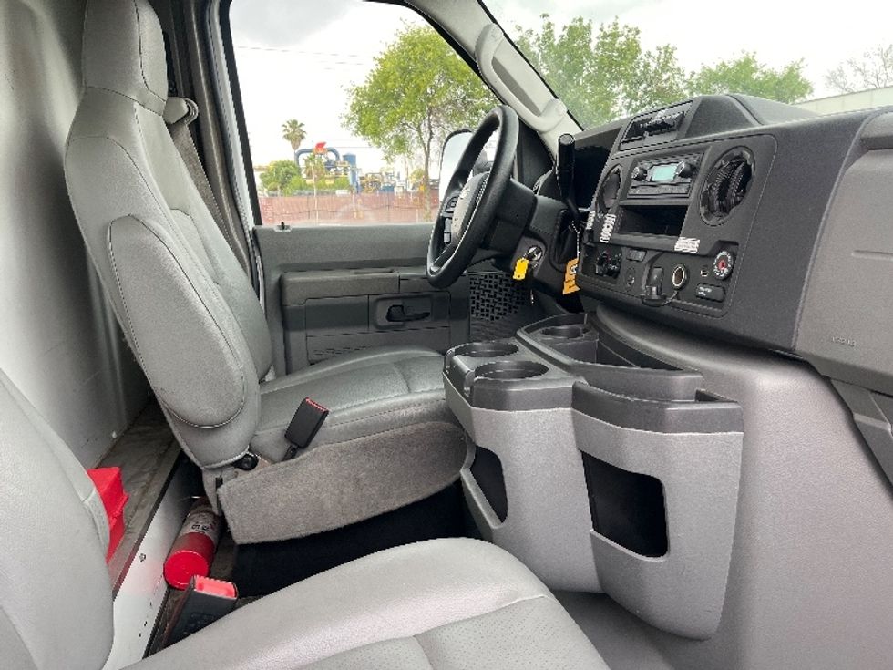 Light Duty Box Truck-Light and Medium Duty Trucks-Ford-2022-E350-Fresno-CA-79,345\n\t\tmiles-$ 32,250 - Image 20