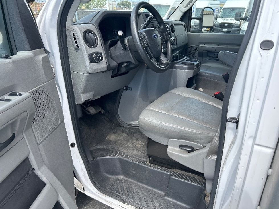 Light Duty Box Truck-Light and Medium Duty Trucks-Ford-2022-E350-Fresno-CA-80,847\n\t\tmiles-$ 32,000 - Image 15