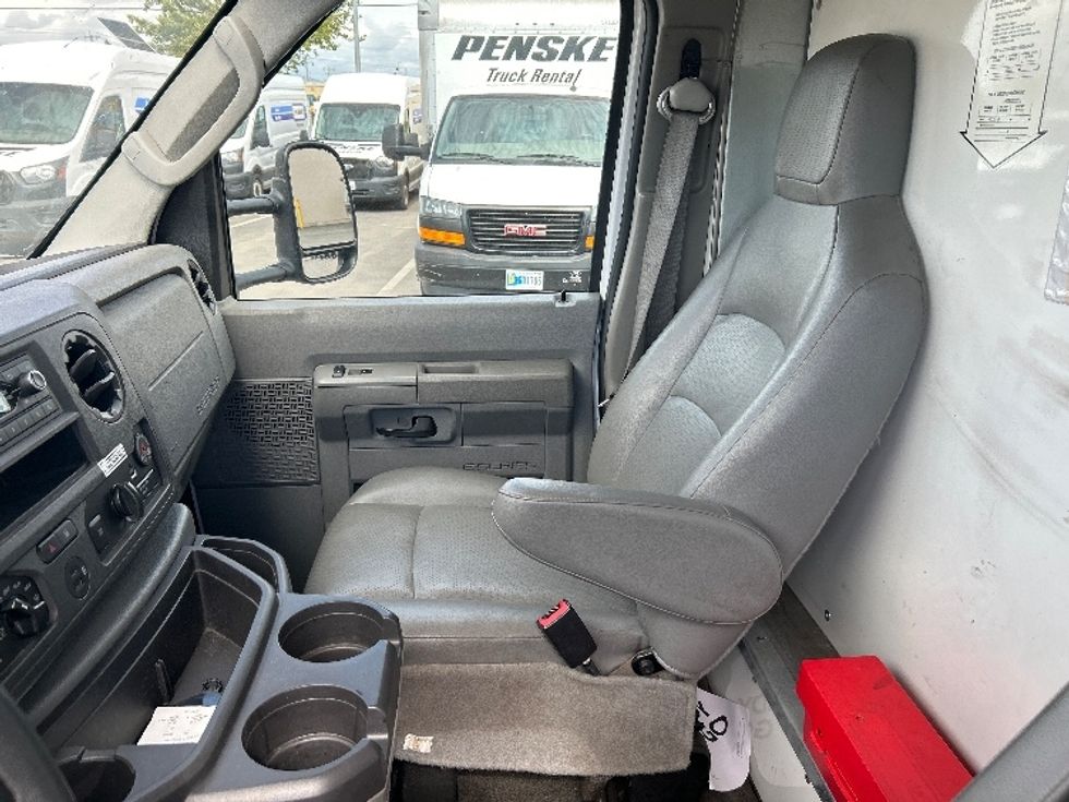 Light Duty Box Truck-Light and Medium Duty Trucks-Ford-2022-E350-Fresno-CA-80,847\n\t\tmiles-$ 32,000 - Image 18