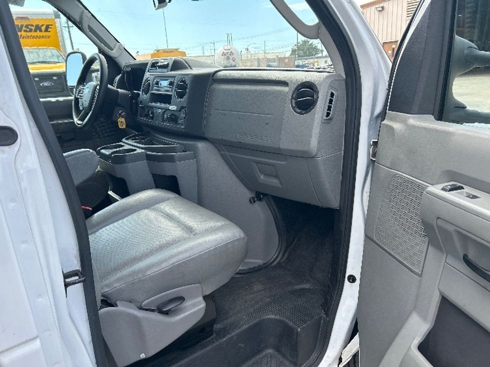 Light Duty Box Truck-Light and Medium Duty Trucks-Ford-2022-E350-Fresno-CA-80,847\n\t\tmiles-$ 32,000 - Image 19