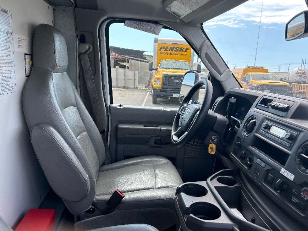 Light Duty Box Truck-Light and Medium Duty Trucks-Ford-2022-E350-Fresno-CA-80,847\n\t\tmiles-$ 32,000 - Image 21