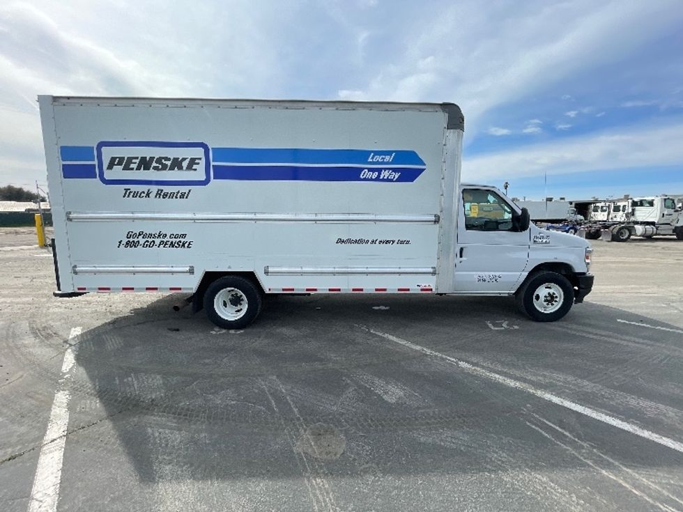 Light Duty Box Truck-Light and Medium Duty Trucks-Ford-2022-E350-Fresno-CA-85,745\n\t\tmiles-$ 38,000 - Image 13