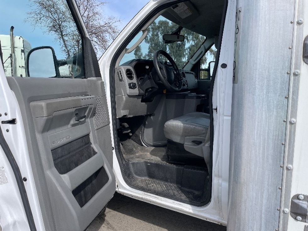 Light Duty Box Truck-Light and Medium Duty Trucks-Ford-2022-E350-Fresno-CA-85,745\n\t\tmiles-$ 38,000 - Image 14
