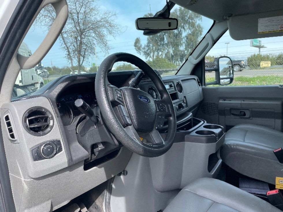 Light Duty Box Truck-Light and Medium Duty Trucks-Ford-2022-E350-Fresno-CA-85,745\n\t\tmiles-$ 38,000 - Image 15