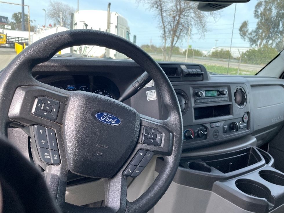 Light Duty Box Truck-Light and Medium Duty Trucks-Ford-2022-E350-Fresno-CA-85,745\n\t\tmiles-$ 38,000 - Image 16