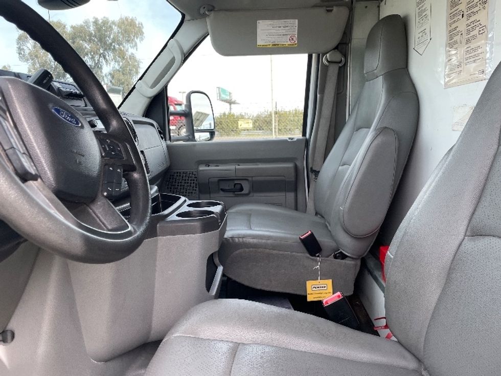 Light Duty Box Truck-Light and Medium Duty Trucks-Ford-2022-E350-Fresno-CA-85,745\n\t\tmiles-$ 38,000 - Image 17