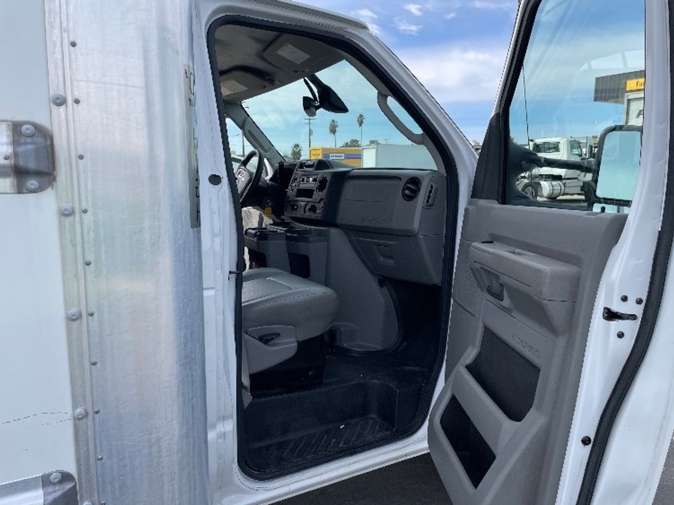 Light Duty Box Truck-Light and Medium Duty Trucks-Ford-2022-E350-Fresno-CA-85,745\n\t\tmiles-$ 38,000 - Image 18