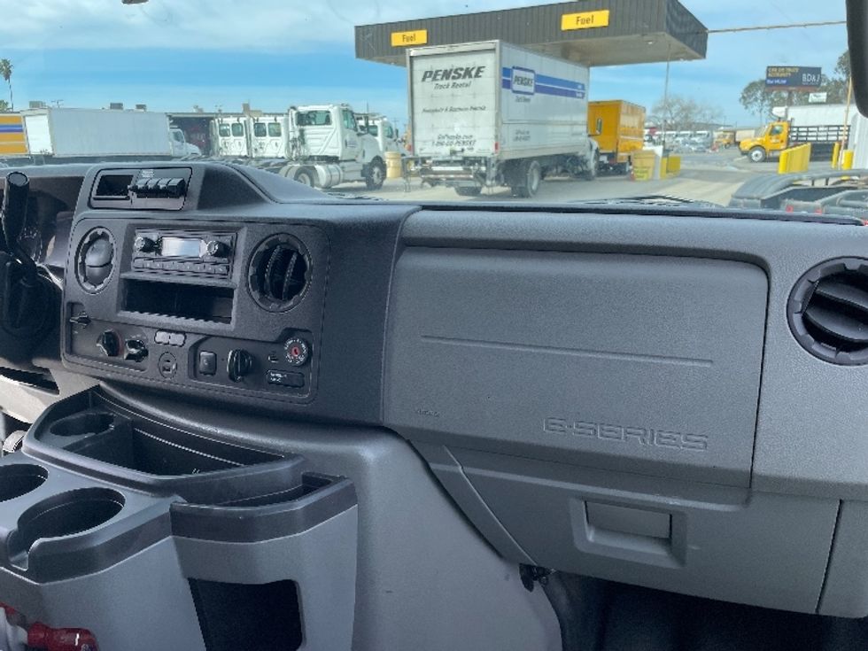 Light Duty Box Truck-Light and Medium Duty Trucks-Ford-2022-E350-Fresno-CA-85,745\n\t\tmiles-$ 38,000 - Image 19