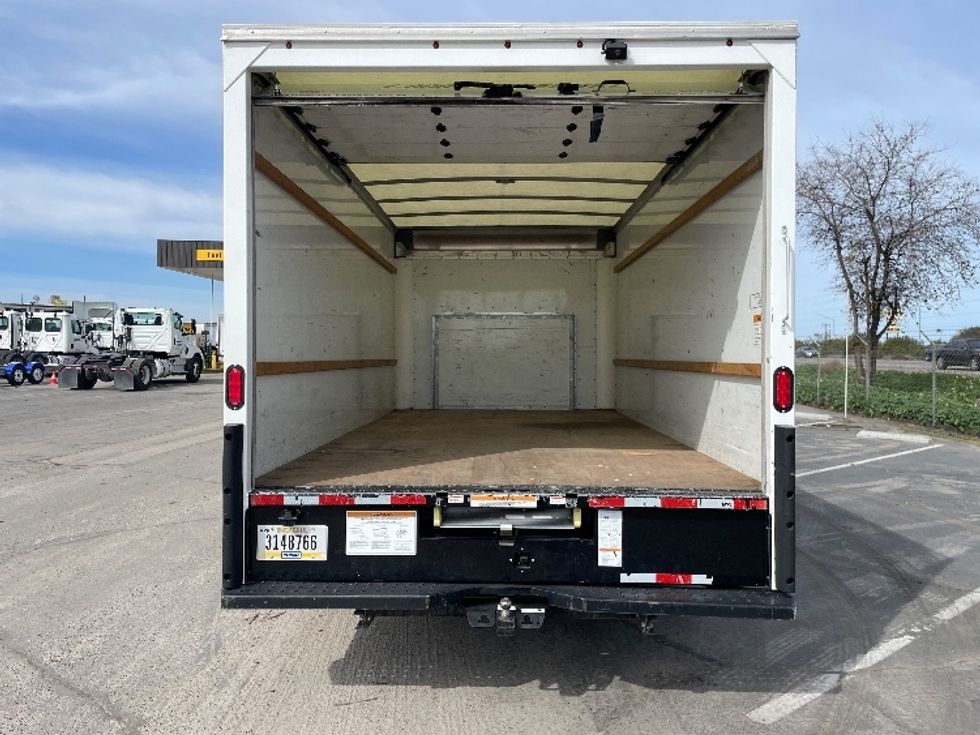 Light Duty Box Truck-Light and Medium Duty Trucks-Ford-2022-E350-Fresno-CA-85,745\n\t\tmiles-$ 38,000 - Image 8