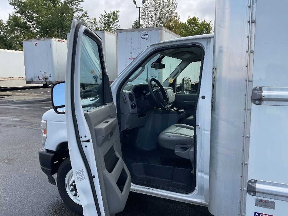 Light Duty Box Truck-Light and Medium Duty Trucks-Ford-2022-E350-Gahanna-OH-102,009\n\t\tmiles-$ 29,000 - Image 15