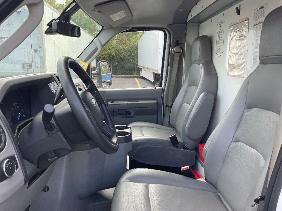 Light Duty Box Truck-Light and Medium Duty Trucks-Ford-2022-E350-Gahanna-OH-102,009\n\t\tmiles-$ 29,000 - Image 16