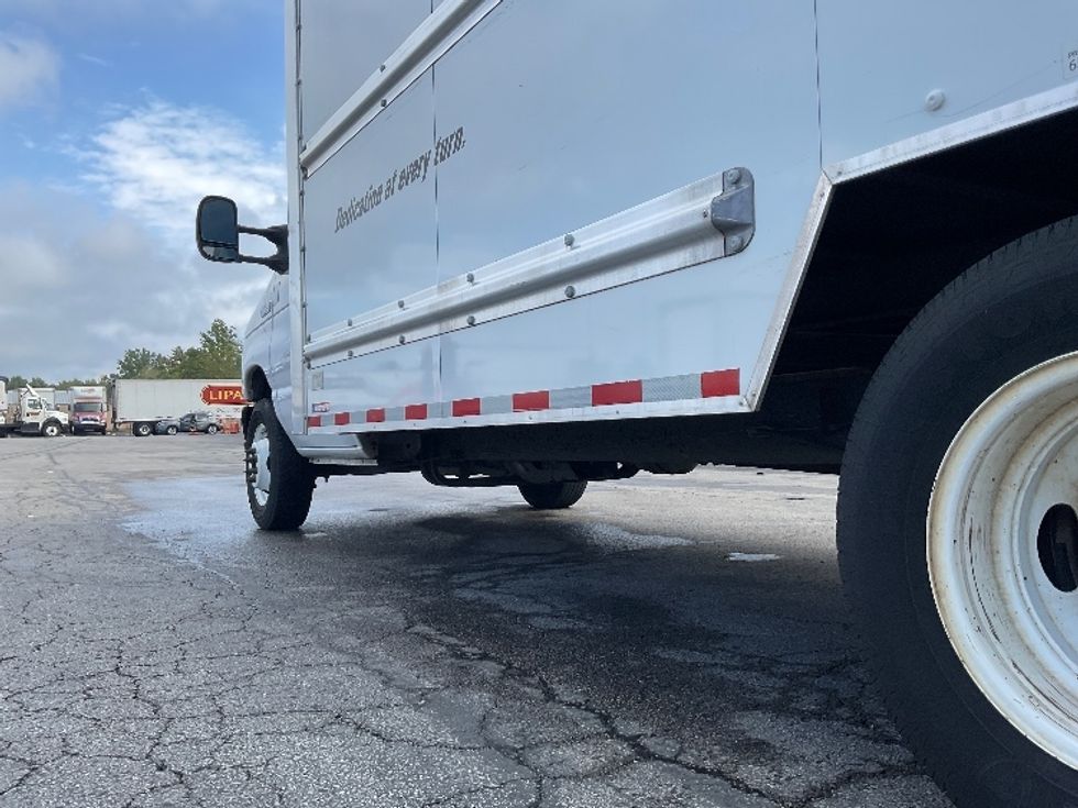 Light Duty Box Truck-Light and Medium Duty Trucks-Ford-2022-E350-Gahanna-OH-102,009\n\t\tmiles-$ 29,000 - Image 5