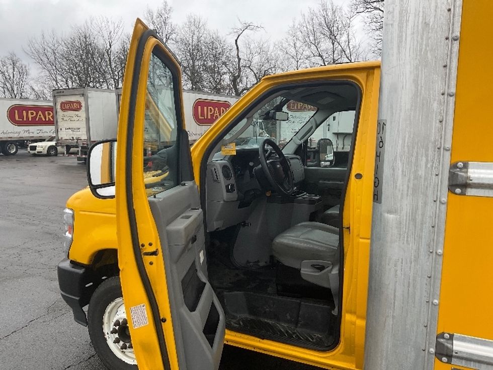 Light Duty Box Truck-Light and Medium Duty Trucks-Ford-2022-E350-Gahanna-OH-127,547\n\t\tmiles-$ 22,750 - Image 16