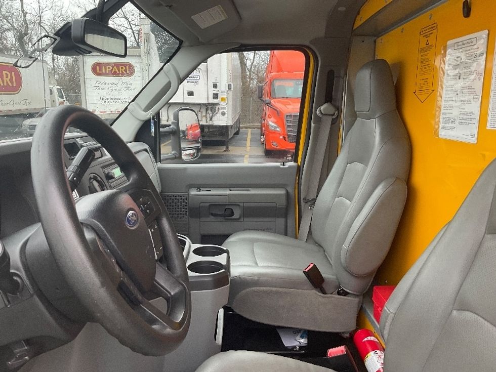 Light Duty Box Truck-Light and Medium Duty Trucks-Ford-2022-E350-Gahanna-OH-127,547\n\t\tmiles-$ 22,750 - Image 19