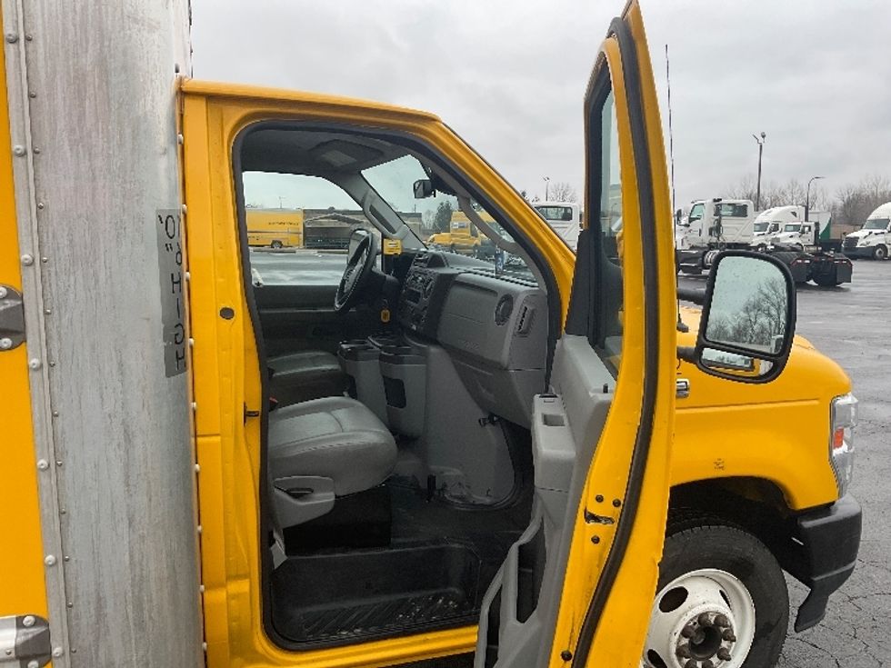 Light Duty Box Truck-Light and Medium Duty Trucks-Ford-2022-E350-Gahanna-OH-127,547\n\t\tmiles-$ 22,750 - Image 20