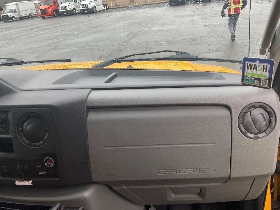 Light Duty Box Truck-Light and Medium Duty Trucks-Ford-2022-E350-Gahanna-OH-127,547\n\t\tmiles-$ 22,750 - Image 21