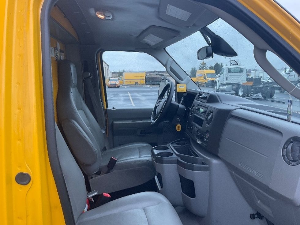 Light Duty Box Truck-Light and Medium Duty Trucks-Ford-2022-E350-Gahanna-OH-127,547\n\t\tmiles-$ 22,750 - Image 22