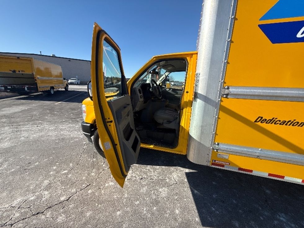 Light Duty Box Truck-Light and Medium Duty Trucks-Ford-2022-E350-Gahanna-OH-86,771\n\t\tmiles-$ 28,500 - Image 16