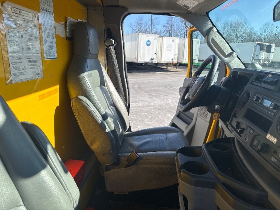 Light Duty Box Truck-Light and Medium Duty Trucks-Ford-2022-E350-Gahanna-OH-86,771\n\t\tmiles-$ 28,500 - Image 22