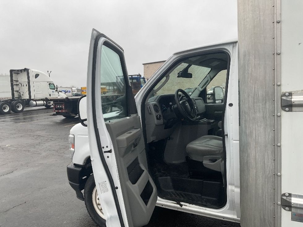 Light Duty Box Truck-Light and Medium Duty Trucks-Ford-2022-E350-Gahanna-OH-93,990\n\t\tmiles-$ 30,500 - Image 16