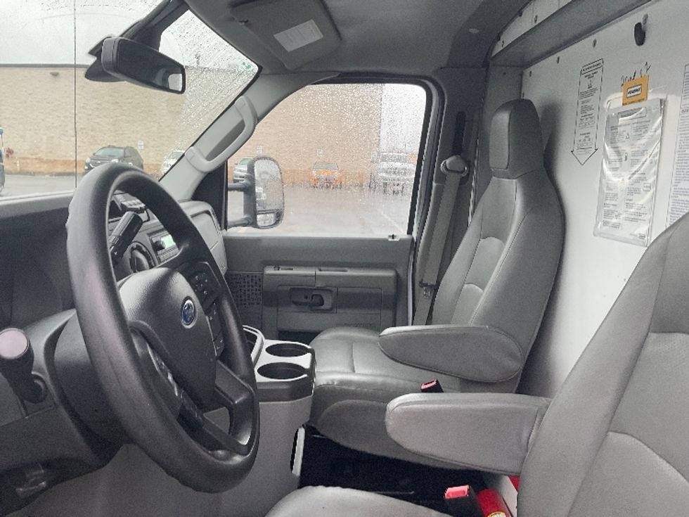 Light Duty Box Truck-Light and Medium Duty Trucks-Ford-2022-E350-Gahanna-OH-93,990\n\t\tmiles-$ 30,500 - Image 19