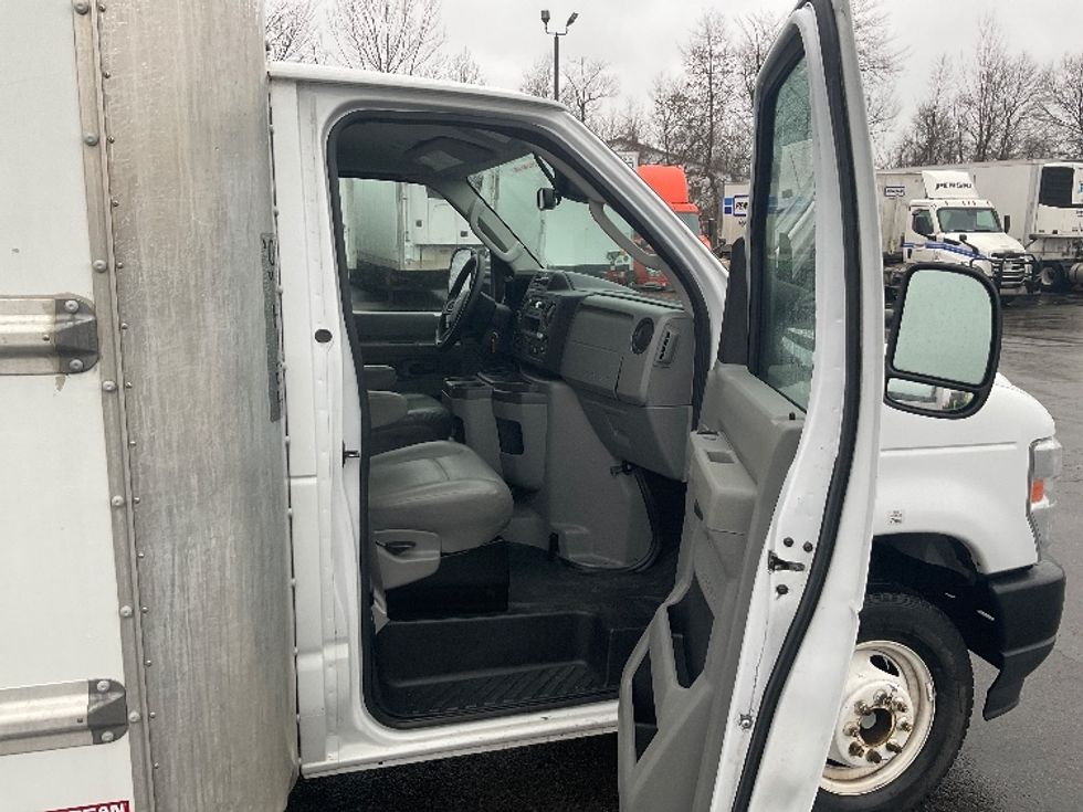 Light Duty Box Truck-Light and Medium Duty Trucks-Ford-2022-E350-Gahanna-OH-93,990\n\t\tmiles-$ 30,500 - Image 20