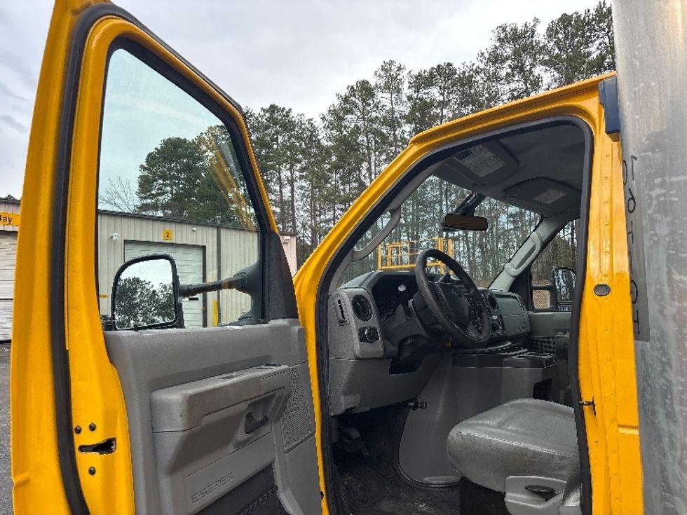 Light Duty Box Truck-Light and Medium Duty Trucks-Ford-2022-E350-Gainesville-GA-102,000\n\t\tmiles-$ 29,000 - Image 16