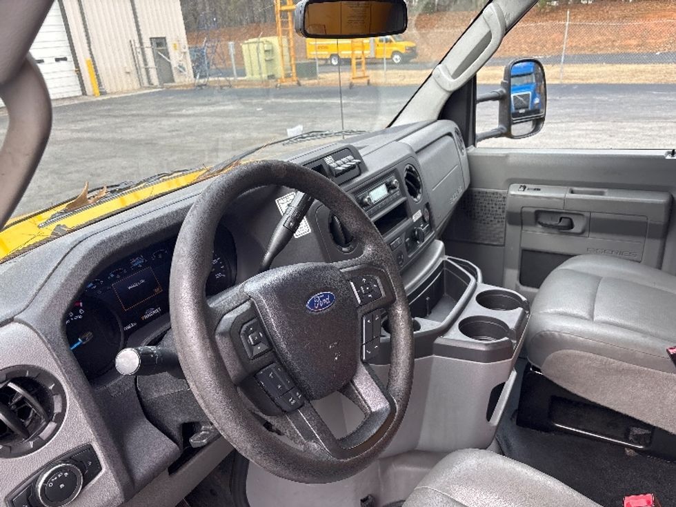 Light Duty Box Truck-Light and Medium Duty Trucks-Ford-2022-E350-Gainesville-GA-102,000\n\t\tmiles-$ 29,000 - Image 17