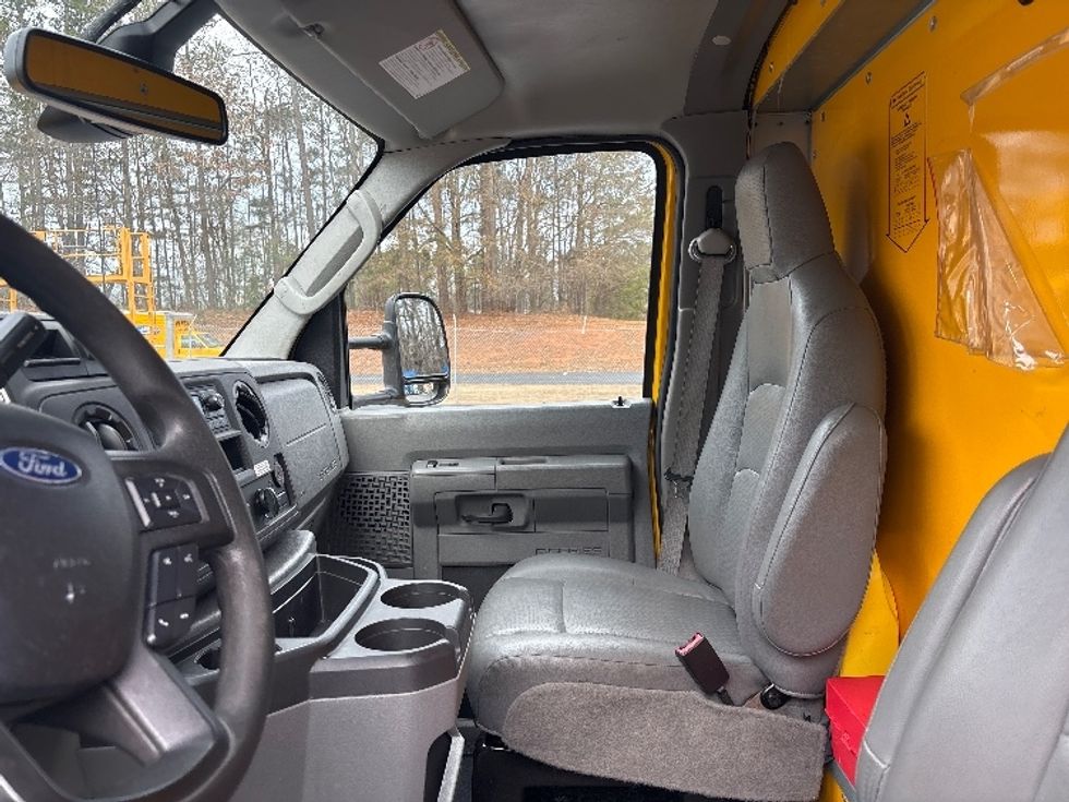 Light Duty Box Truck-Light and Medium Duty Trucks-Ford-2022-E350-Gainesville-GA-102,000\n\t\tmiles-$ 29,000 - Image 19