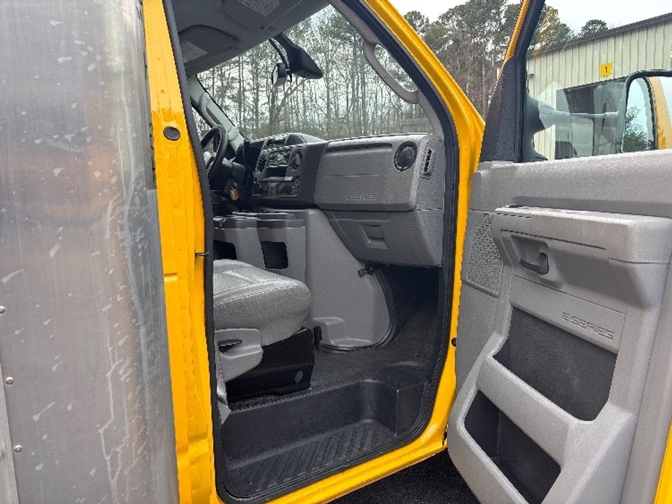 Light Duty Box Truck-Light and Medium Duty Trucks-Ford-2022-E350-Gainesville-GA-102,000\n\t\tmiles-$ 29,000 - Image 20