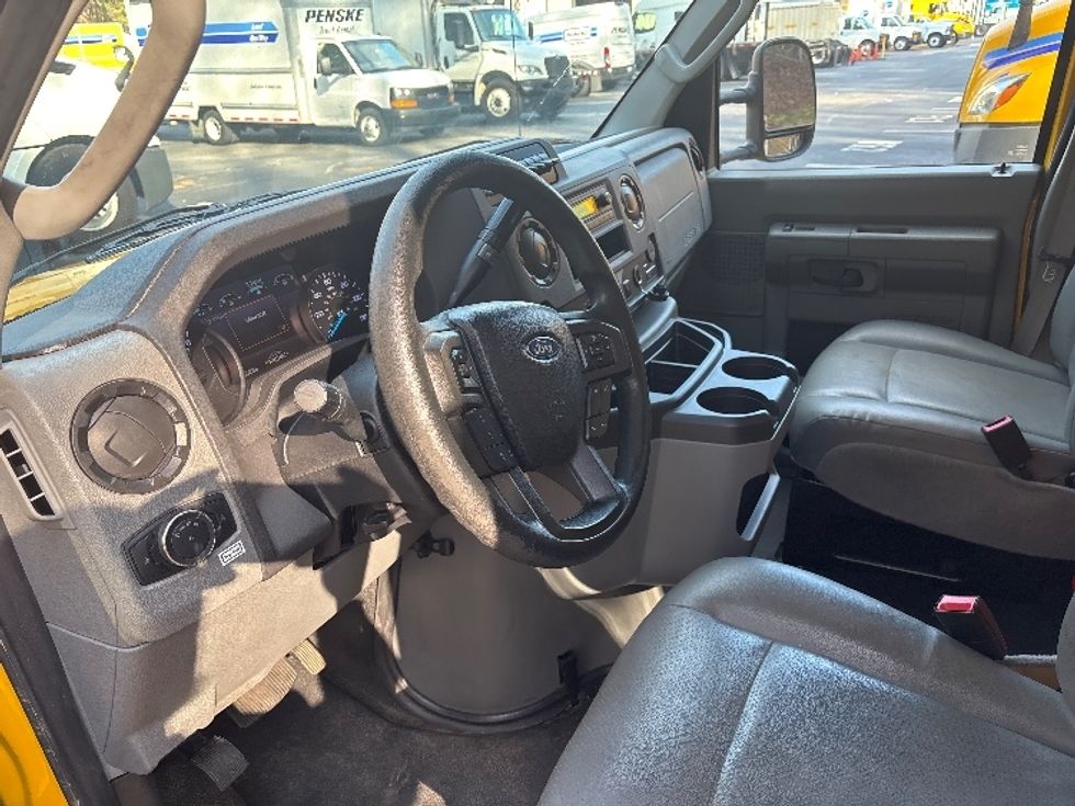 Light Duty Box Truck-Light and Medium Duty Trucks-Ford-2022-E350-Gainesville-GA-95,148\n\t\tmiles-$ 30,000 - Image 16