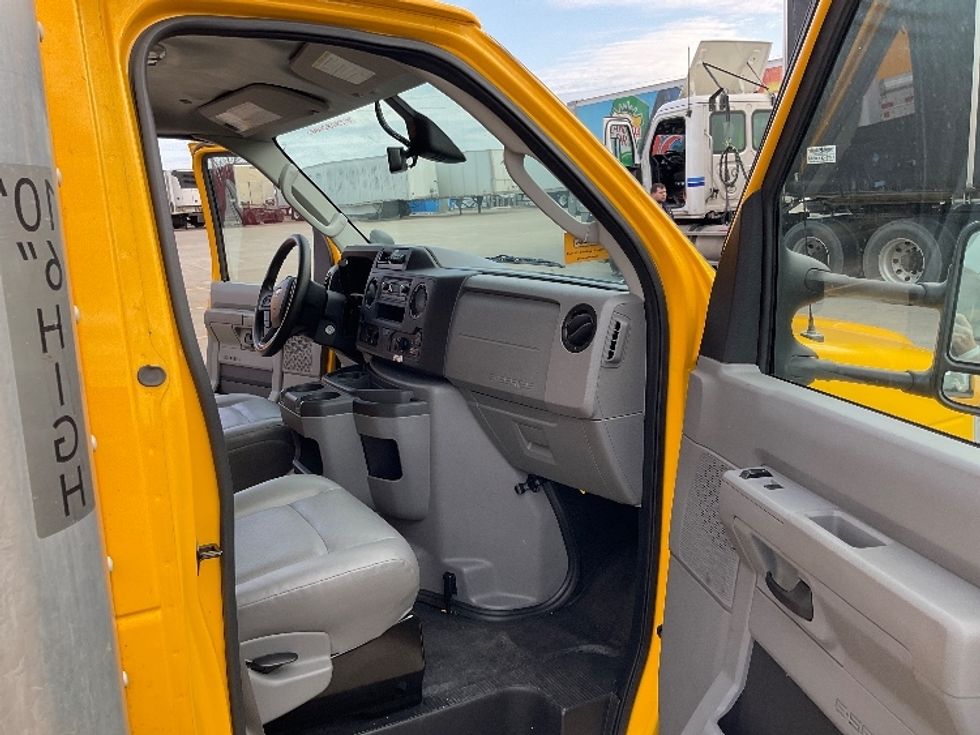 Light Duty Box Truck-Light and Medium Duty Trucks-Ford-2022-E350-Gainesville-GA-97,667\n\t\tmiles-$ 29,500 - Image 19