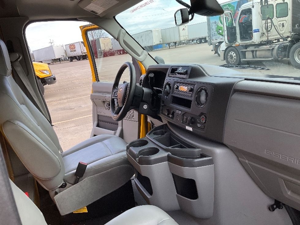 Light Duty Box Truck-Light and Medium Duty Trucks-Ford-2022-E350-Gainesville-GA-97,667\n\t\tmiles-$ 29,500 - Image 21