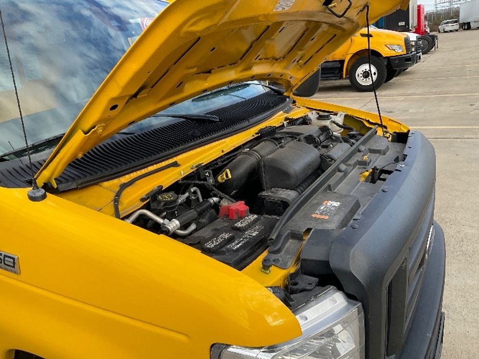 Light Duty Box Truck-Light and Medium Duty Trucks-Ford-2022-E350-Gainesville-GA-97,667\n\t\tmiles-$ 29,500 - Image 22