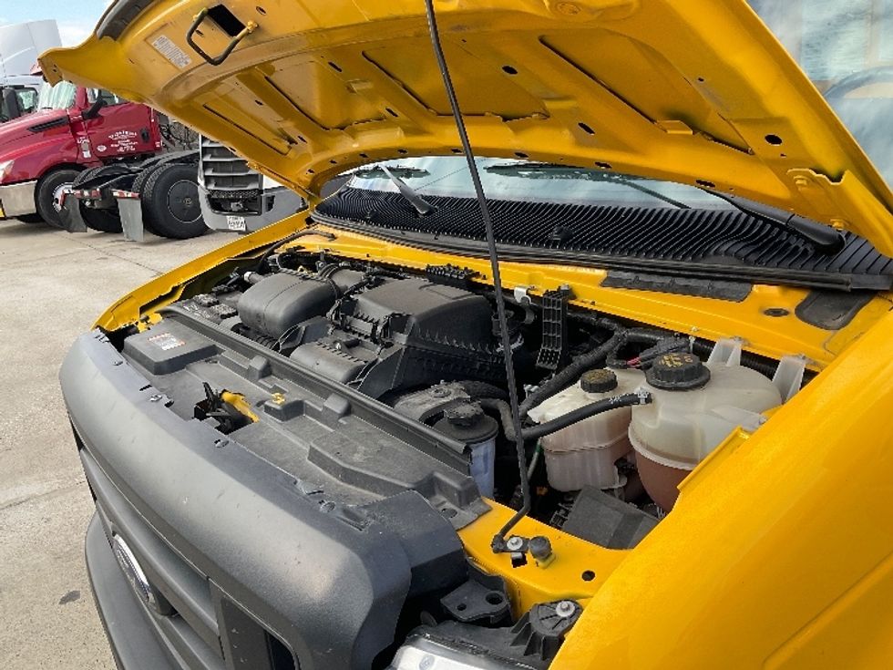 Light Duty Box Truck-Light and Medium Duty Trucks-Ford-2022-E350-Gainesville-GA-97,667\n\t\tmiles-$ 29,500 - Image 23