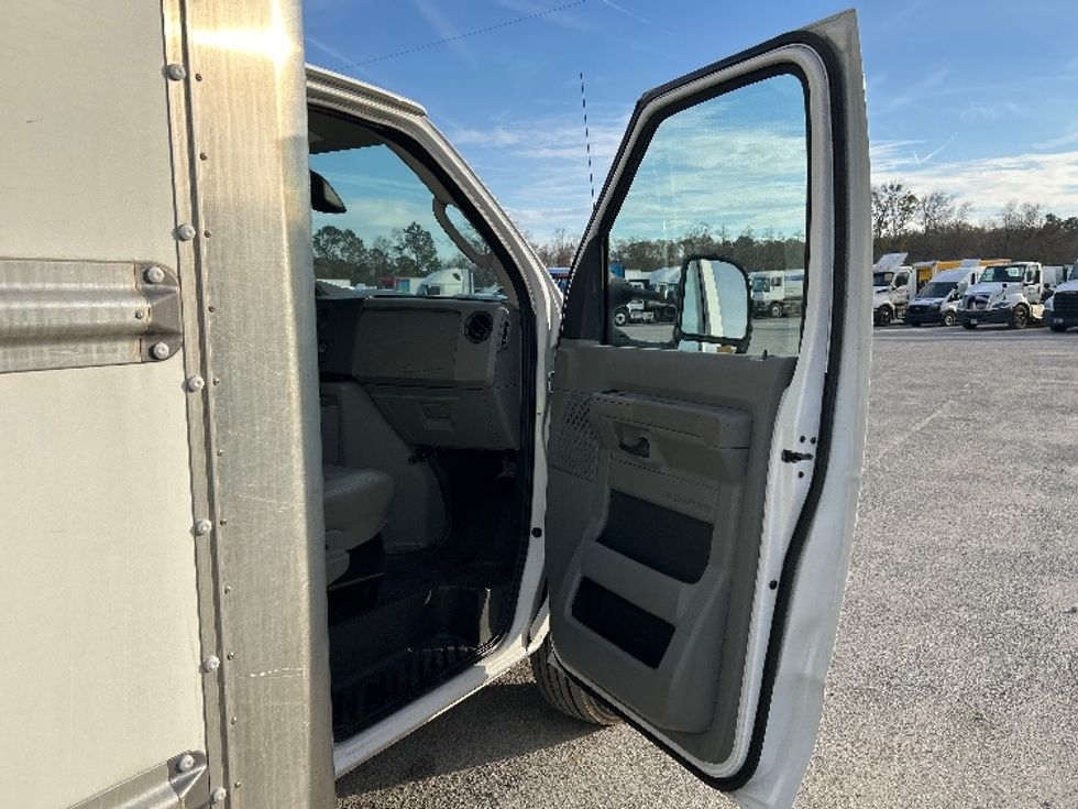 Light Duty Box Truck-Light and Medium Duty Trucks-Ford-2022-E350-Garden City-GA-87,174\n\t\tmiles-$ 34,500 - Image 20