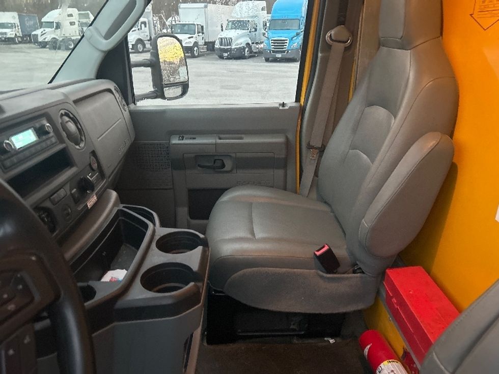 Light Duty Box Truck-Light and Medium Duty Trucks-Ford-2022-E350-Garden City-GA-89,952\n\t\tmiles-$ 31,000 - Image 17