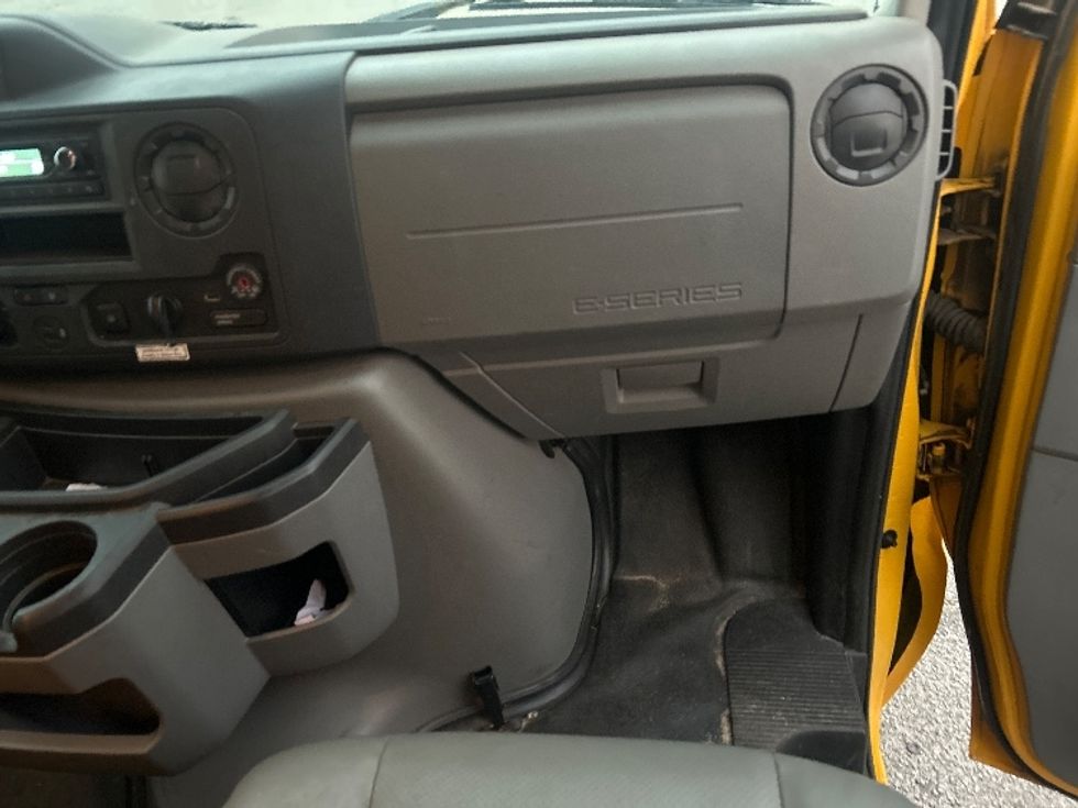 Light Duty Box Truck-Light and Medium Duty Trucks-Ford-2022-E350-Garden City-GA-89,952\n\t\tmiles-$ 31,000 - Image 19