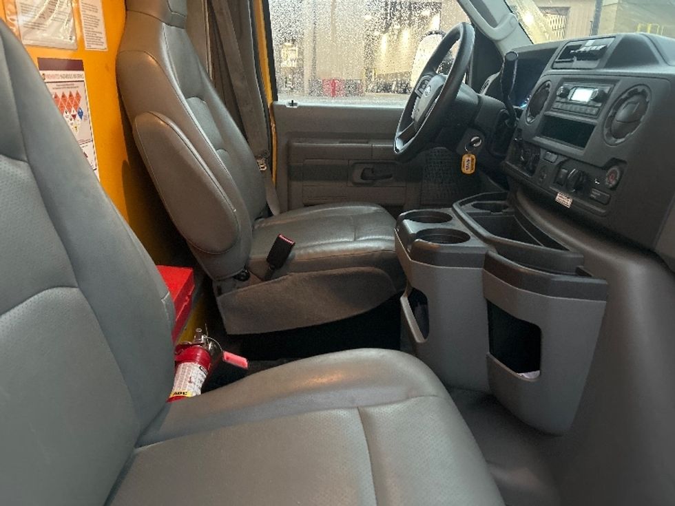 Light Duty Box Truck-Light and Medium Duty Trucks-Ford-2022-E350-Garden City-GA-89,952\n\t\tmiles-$ 31,000 - Image 20