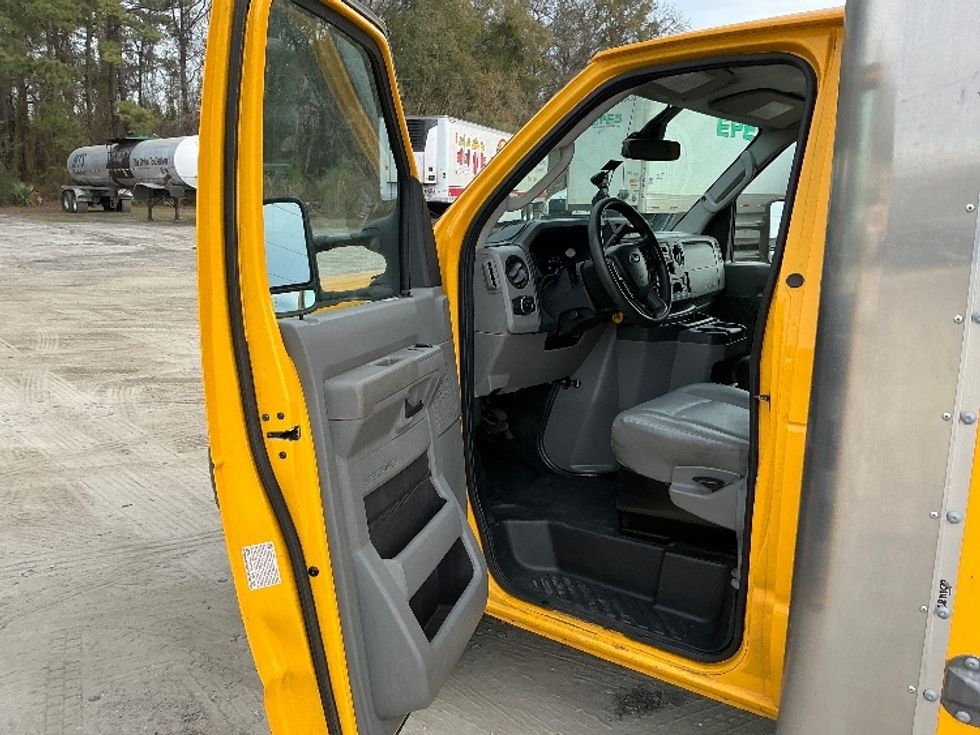 Light Duty Box Truck-Light and Medium Duty Trucks-Ford-2022-E350-Garden City-GA-99,201\n\t\tmiles-$ 29,750 - Image 16