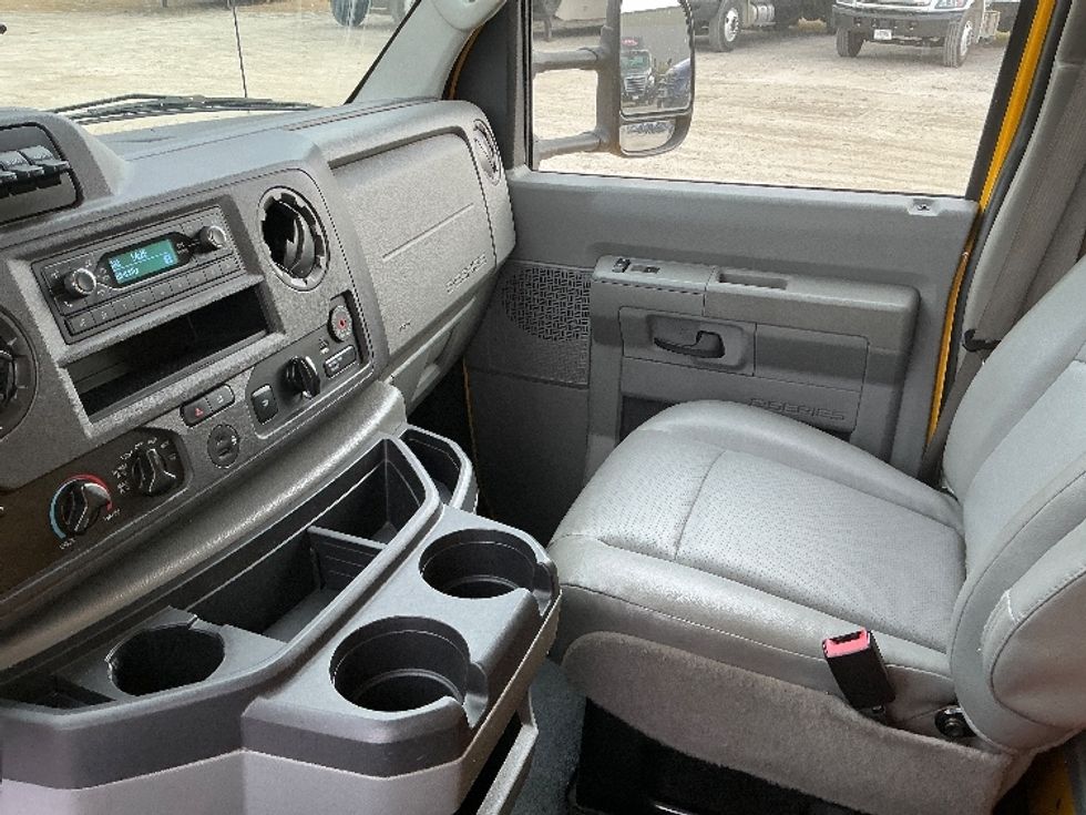 Light Duty Box Truck-Light and Medium Duty Trucks-Ford-2022-E350-Garden City-GA-99,201\n\t\tmiles-$ 29,750 - Image 19