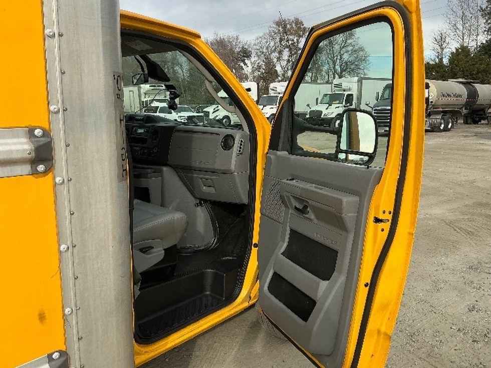 Light Duty Box Truck-Light and Medium Duty Trucks-Ford-2022-E350-Garden City-GA-99,201\n\t\tmiles-$ 29,750 - Image 20