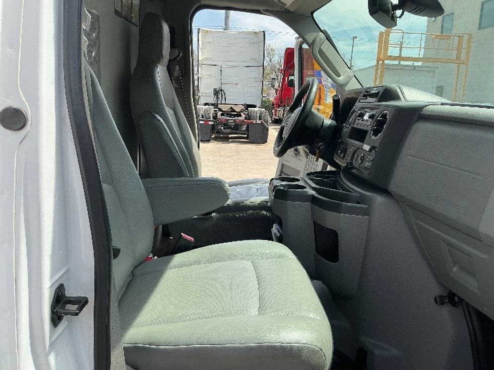 Light Duty Box Truck-Light and Medium Duty Trucks-Ford-2022-E350-Garland-TX-100,063\n\t\tmiles-$ 30,750 - Image 22