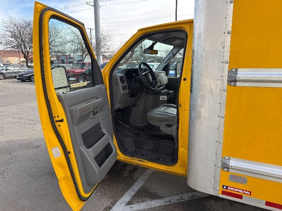 Light Duty Box Truck-Light and Medium Duty Trucks-Ford-2022-E350-Garland-TX-108,324\n\t\tmiles-$ 26,500 - Image 16