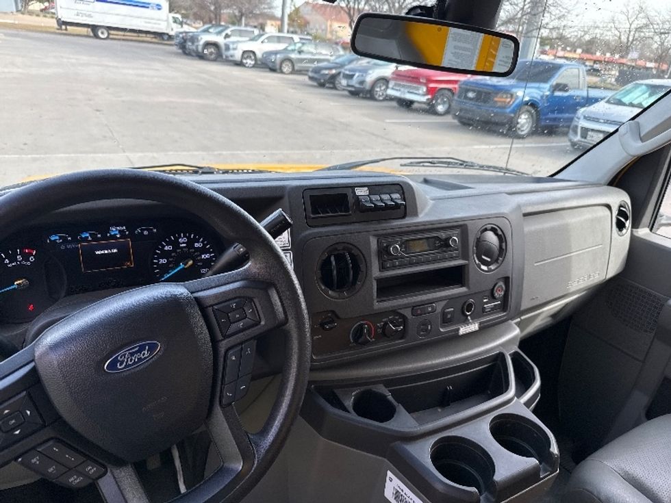 Light Duty Box Truck-Light and Medium Duty Trucks-Ford-2022-E350-Garland-TX-108,324\n\t\tmiles-$ 26,500 - Image 18