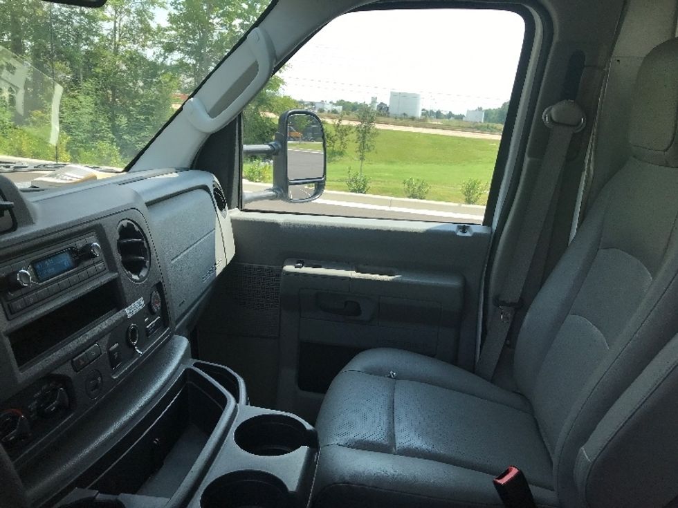 Light Duty Box Truck-Light and Medium Duty Trucks-Ford-2022-E350-Garland-TX-95,535\n\t\tmiles-$ 31,250 - Image 19