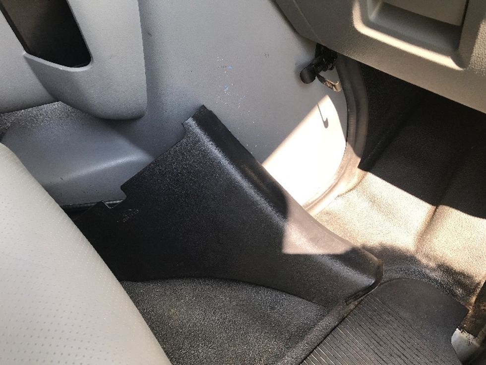 Light Duty Box Truck-Light and Medium Duty Trucks-Ford-2022-E350-Garland-TX-95,535\n\t\tmiles-$ 31,250 - Image 26