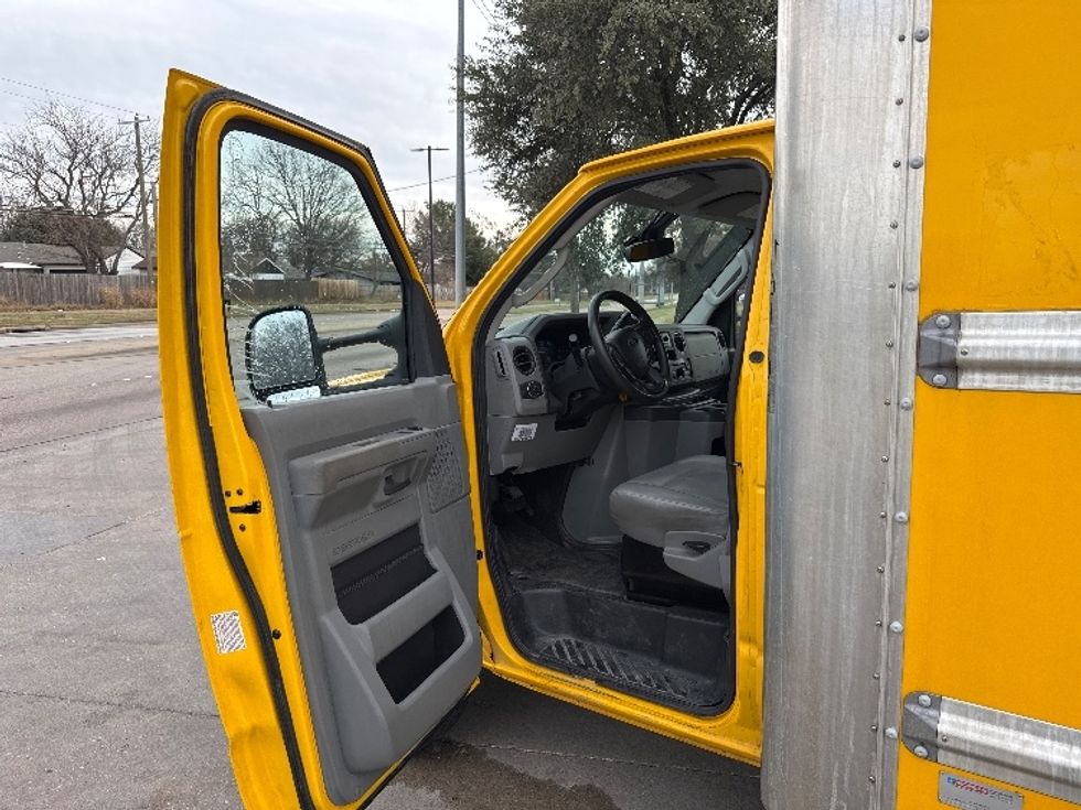 Light Duty Box Truck-Light and Medium Duty Trucks-Ford-2022-E350-Garland-TX-99,112\n\t\tmiles-$ 28,000 - Image 16