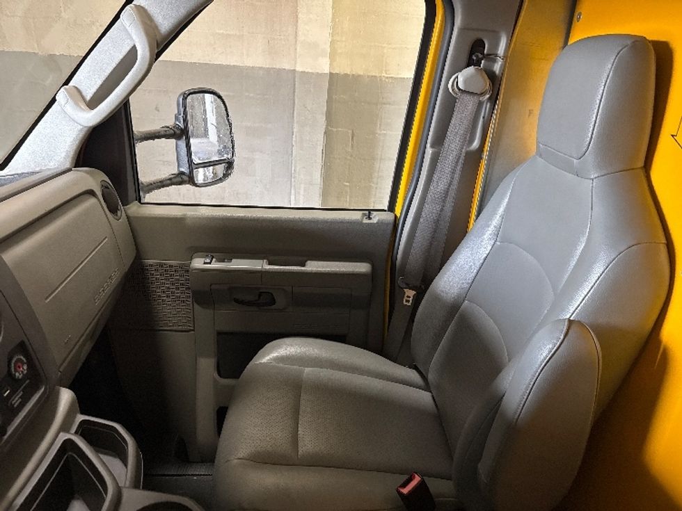 Light Duty Box Truck-Light and Medium Duty Trucks-Ford-2022-E350-Garland-TX-99,112\n\t\tmiles-$ 28,000 - Image 19
